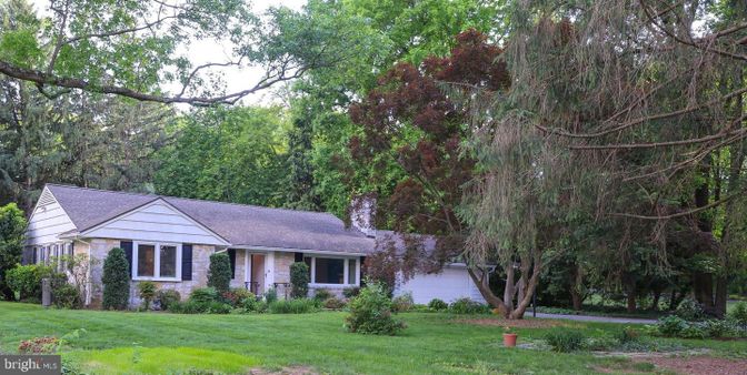 Exterior, Facade, Ranch