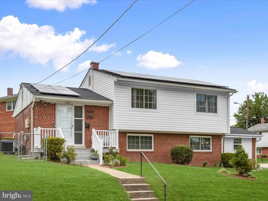 Exterior, Facade, Brick Facade, Solar Panels, Split Level