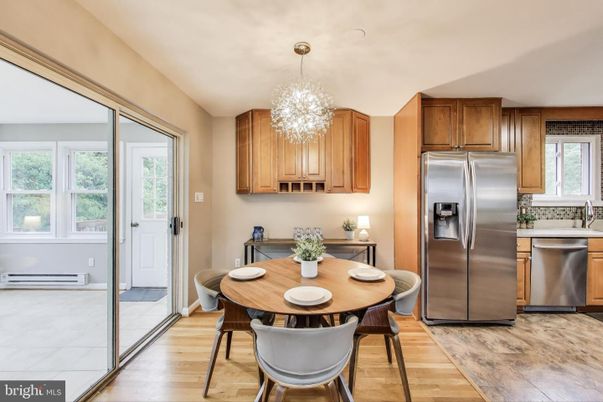 Chandelier, Dining room, Interior, Kitchen, Stainless Steel Appliances, Wood Texture Flooring