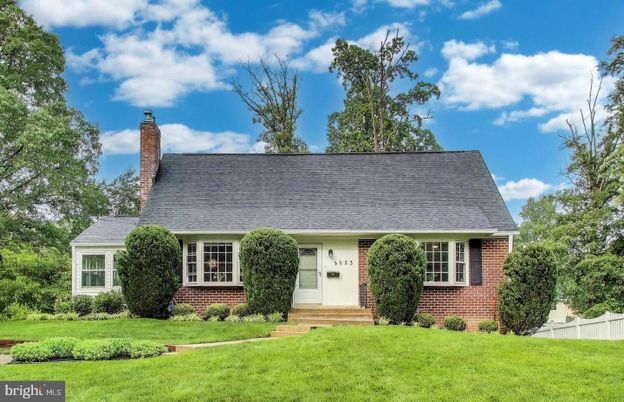 Exterior, Facade, Brick Facade, Cape Cod