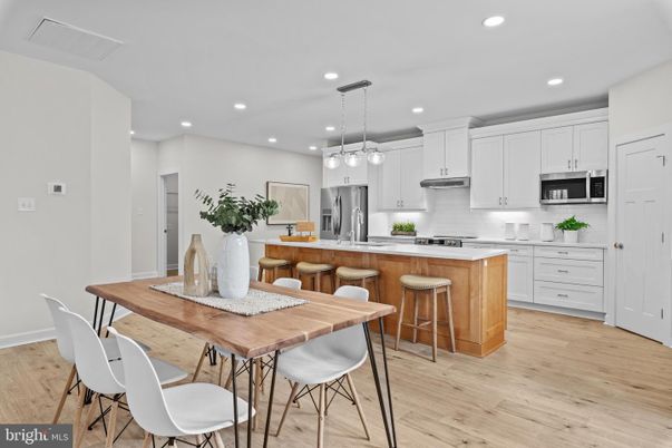 Dining room, Interior, Kitchen, Pendant Lights, Recessed Lighting, Stainless Steel Appliances, Wood Texture Flooring
