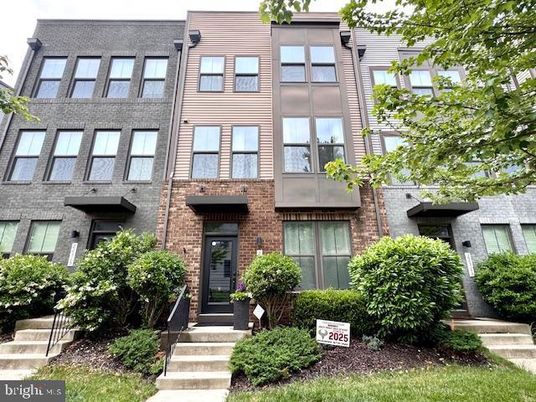 Exterior, Facade, Brick Facade, Rowhouse