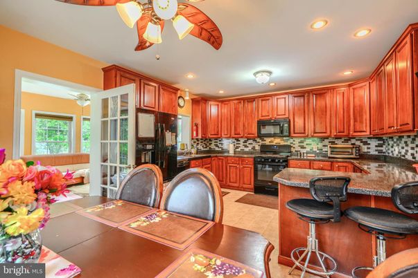 Dining room, Interior, Kitchen, Recessed Lighting, Stainless Steel Appliances