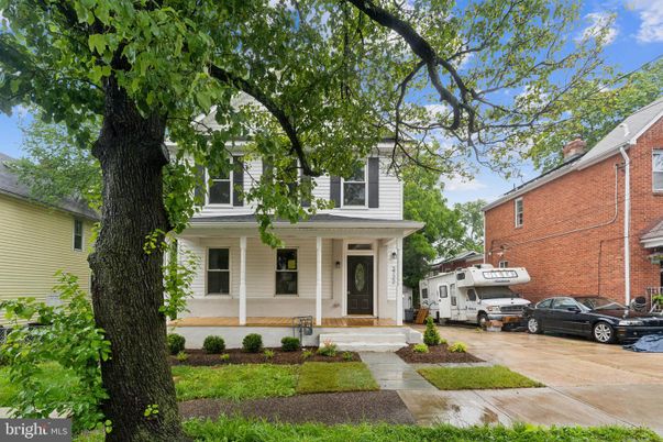 Exterior, Facade, Brick Facade, Cape Cod
