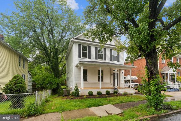 Backyard, Exterior, Facade, American Foursquare