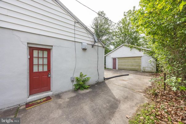 Detached Garage, Exterior
