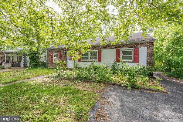 Exterior, Facade, Brick Facade, Cape Cod