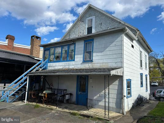 Exterior, Facade, Queen Anne Victorian