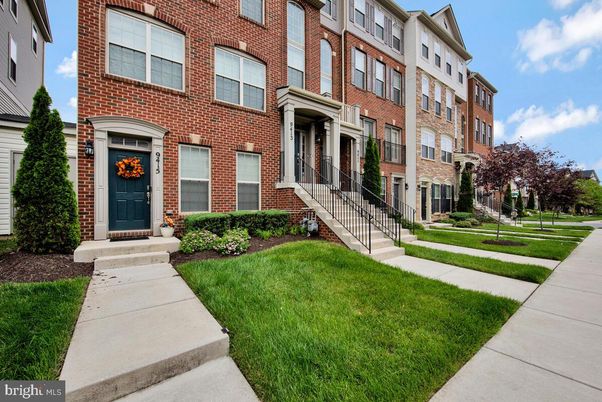 Exterior, Facade, Brick Facade, Rowhouse