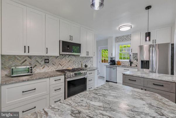Interior, Kitchen, Pendant Lights, Stainless Steel Appliances