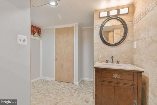 Bathroom, Interior, Recessed Lighting