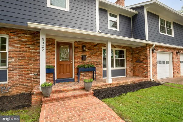 Attached, Exterior, Facade, Brick Facade, None