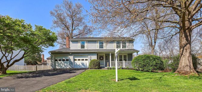 Attached, Exterior, Facade, American Foursquare