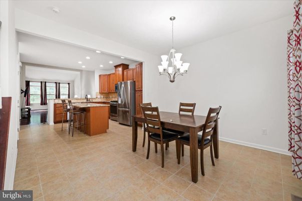 Chandelier, Dining room, Interior, Kitchen, Recessed Lighting, Stainless Steel Appliances