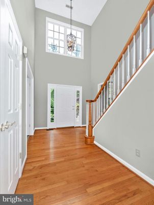 Interior, Pendant Lights, Wood Texture Flooring