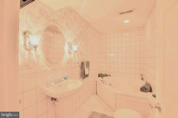 Bathroom, Interior, Recessed Lighting