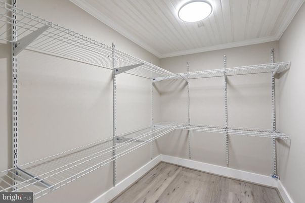 Interior, Walk-in Closets, Wood Texture Flooring