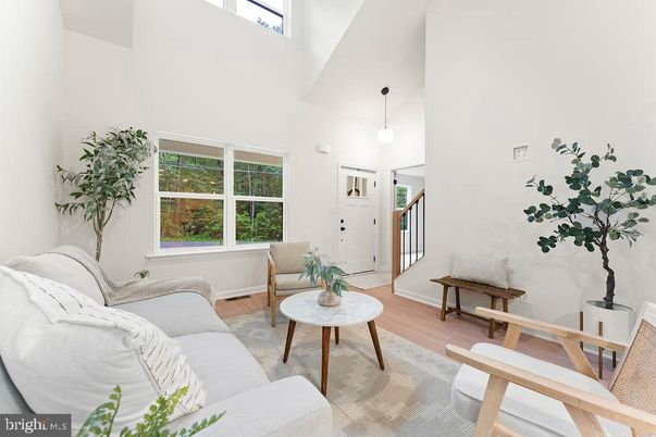 Interior, Pendant Lights, Wood Texture Flooring