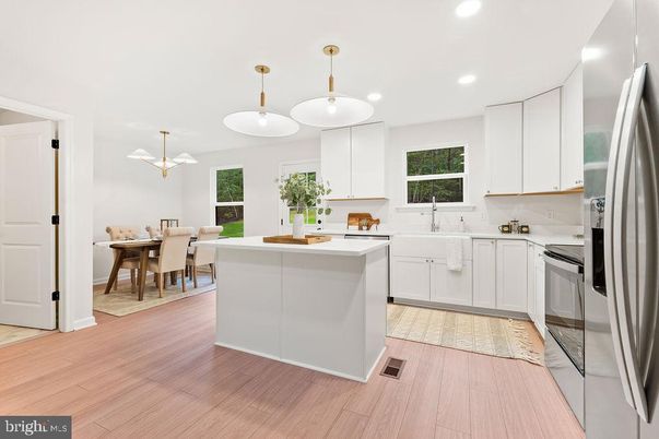 Dining room, Interior, Kitchen, Pendant Lights, Recessed Lighting, Wood Texture Flooring