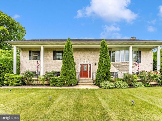 Exterior, Facade, Brick Facade, Ranch