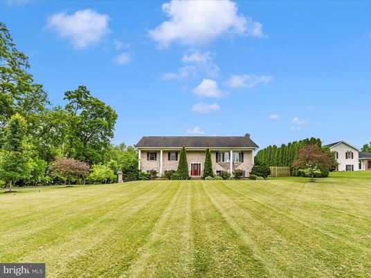 Backyard, Exterior, Facade, Brick Facade, Cape Cod