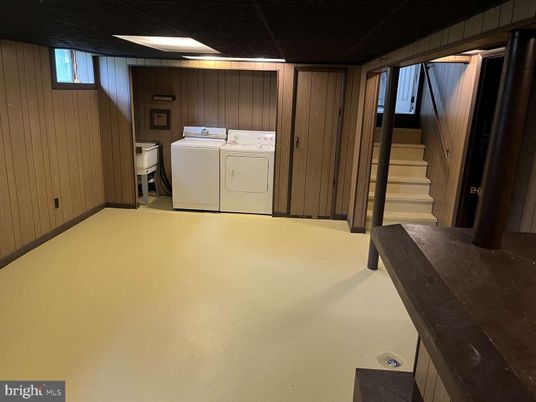 Interior, Washer, Wooden Walls