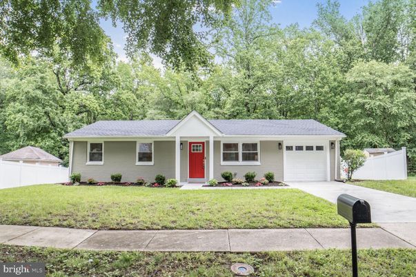 Attached, Exterior, Facade, Ranch