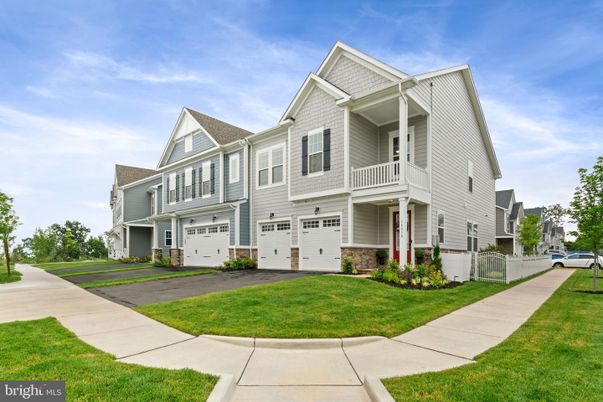 Attached, Exterior, Facade, Farmhouse