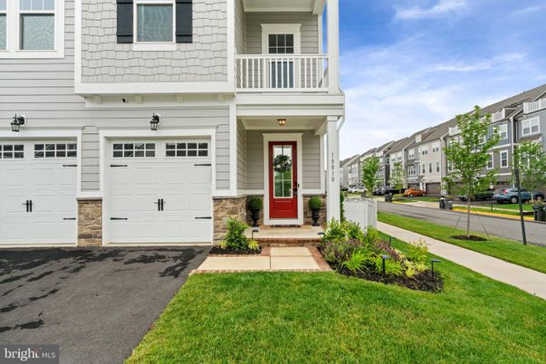 Attached, Exterior, Facade, Rowhouse