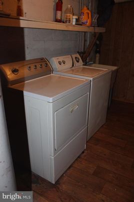 Interior, Utility Closets, Washer, Wood Texture Flooring