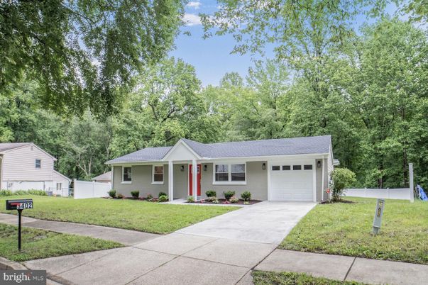 Attached, Exterior, Facade, Ranch