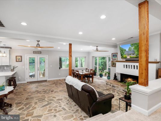 Dining room, Fireplace, Interior, Pendant Lights, Recessed Lighting