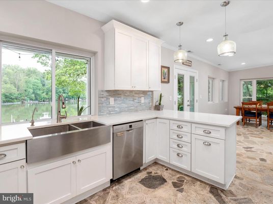 Dining room, Interior, Kitchen, Pendant Lights, Recessed Lighting, Stainless Steel Appliances