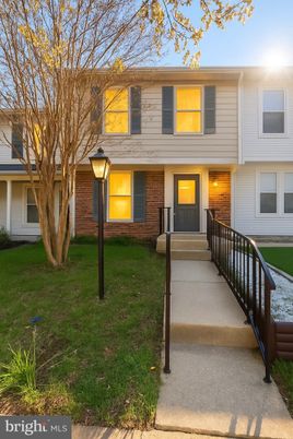 Exterior, Facade, Brick Facade, Raised Ranch