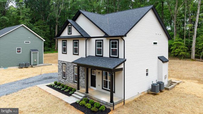 Exterior, Facade, Farmhouse