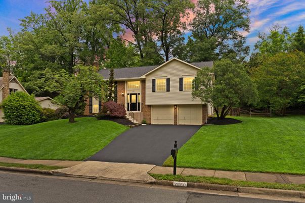 Attached, Exterior, Facade, Brick Facade, Split Level