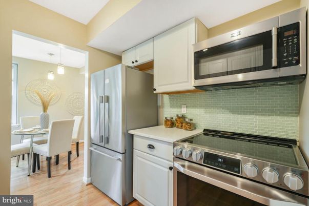 Dining room, Interior, Kitchen, Pendant Lights, Stainless Steel Appliances, Wood Texture Flooring