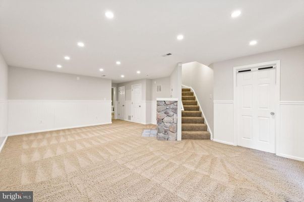 Empty room, Interior, Recessed Lighting