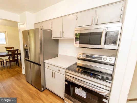 Dining room, Interior, Kitchen, Stainless Steel Appliances, Wood Texture Flooring