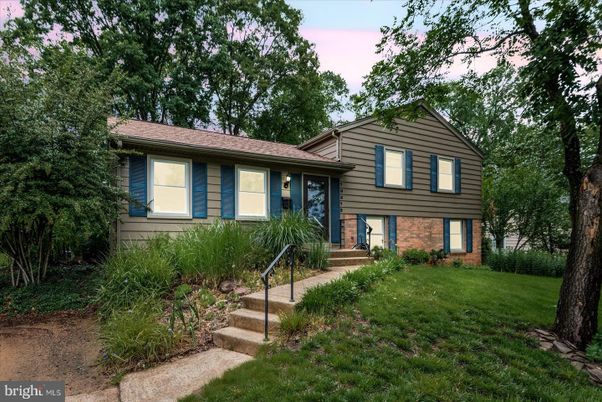 Backyard, Exterior, Facade, Brick Facade, Split Level
