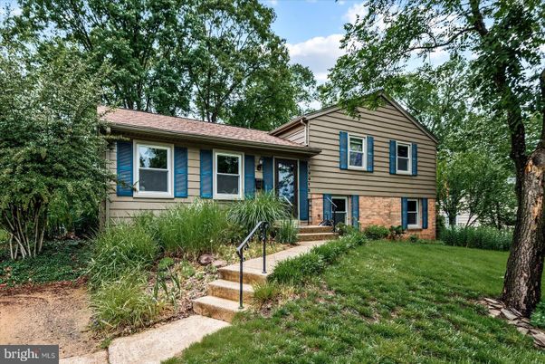Exterior, Facade, Brick Facade, Split Level
