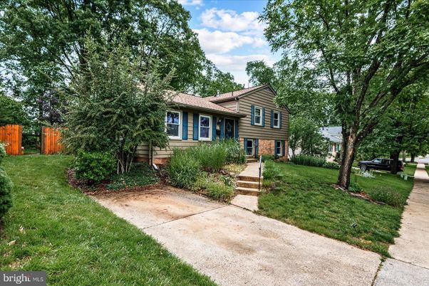 Backyard, Exterior, Facade, Raised Ranch