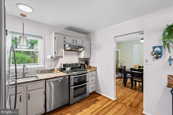 Dining room, Interior, Kitchen, Pendant Lights, Stainless Steel Appliances, Wood Texture Flooring