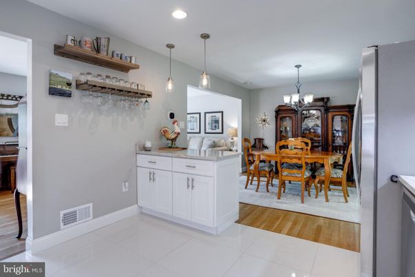 Chandelier, Dining room, Interior, Pendant Lights, Recessed Lighting, Wood Texture Flooring