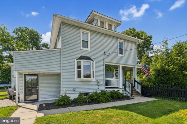 Exterior, Facade, American Foursquare