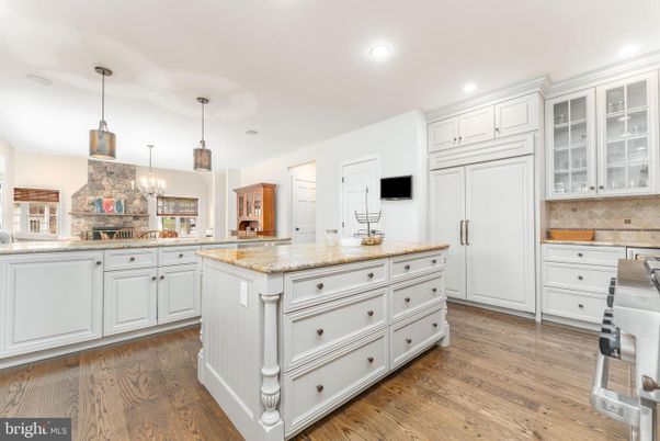 Fireplace, Interior, Kitchen, Pendant Lights, Recessed Lighting, Wood Texture Flooring