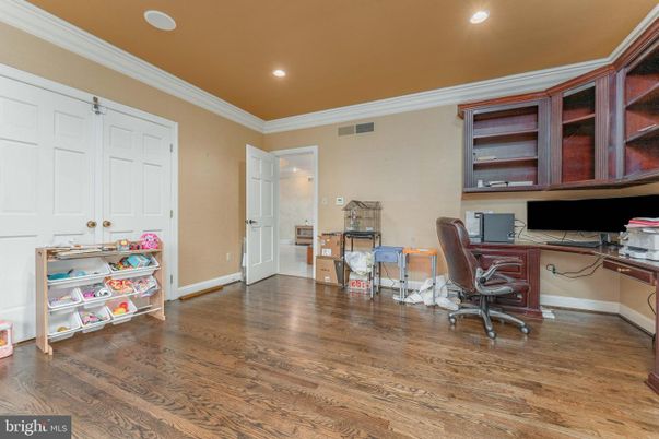 Home Office, Interior, Recessed Lighting, Wood Texture Flooring