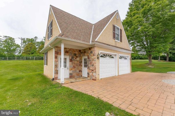 Attached, Exterior, Facade, Cape Cod