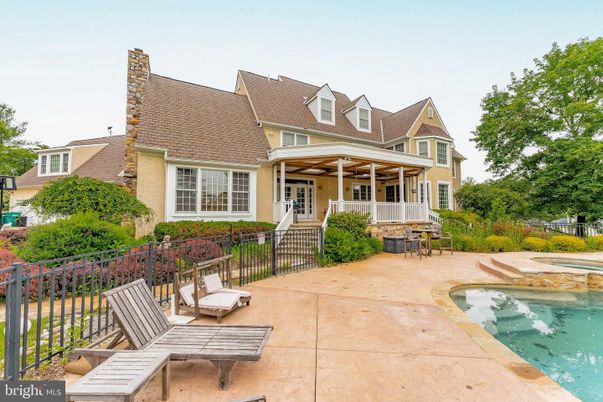 Exterior, Facade, Pool, Queen Anne Victorian