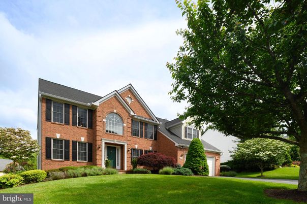 Backyard, Exterior, Facade, Brick Facade, Brick Traditional